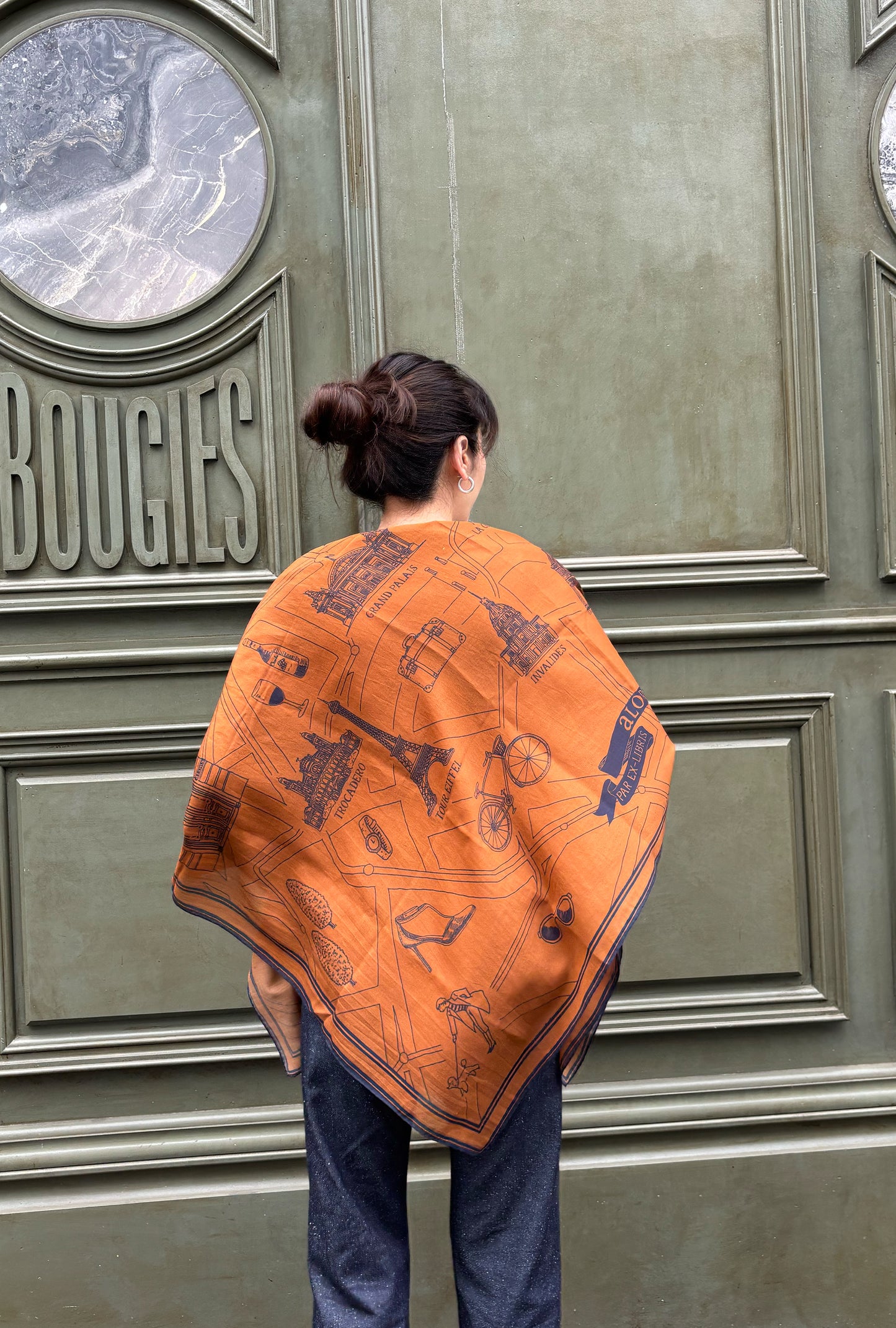 Foulard Ex-libris Paris x aLORS -une collaboration d’exception (キャメルx ネイビー)