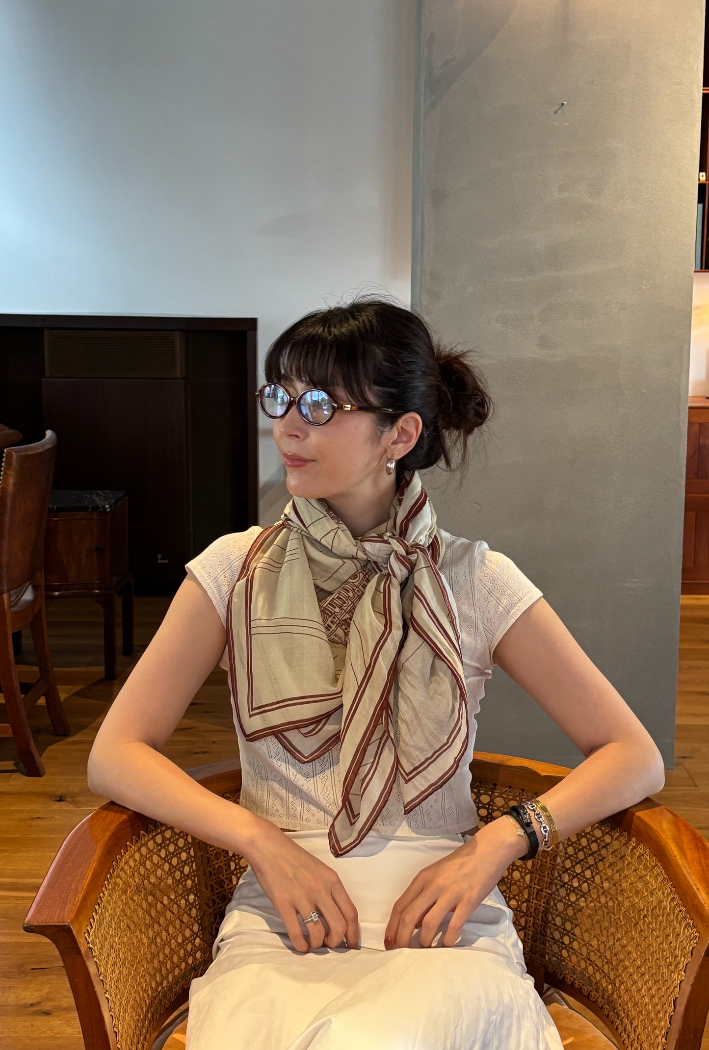 Foulard Ex-libris Paris x aLORS -une collaboration d’exception (アイボリーxボルドー)