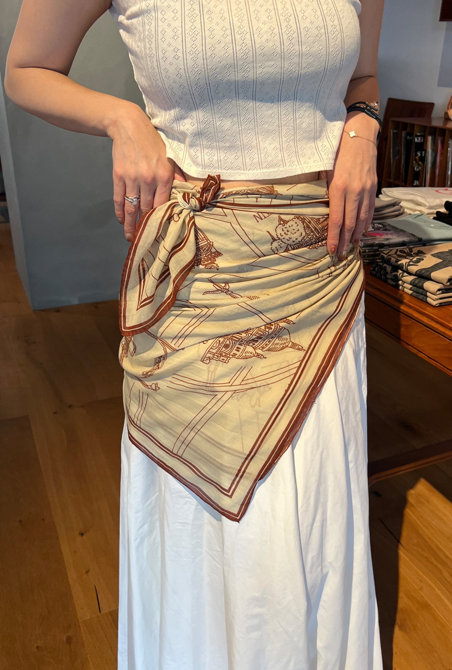 Foulard Ex-libris Paris x aLORS -une collaboration d’exception (アイボリーxボルドー)