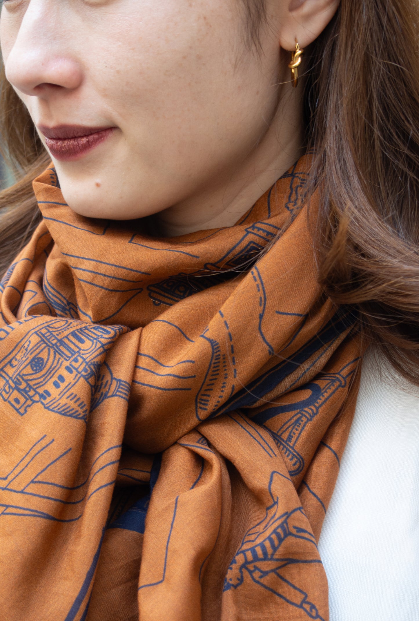 Foulard Ex-libris Paris x aLORS -une collaboration d’exception (キャメルx ネイビー)