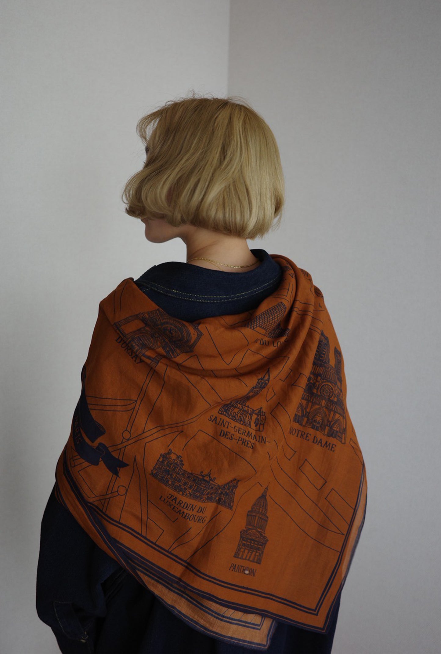 Foulard Ex-libris Paris x aLORS -une collaboration d’exception (キャメルx ネイビー)