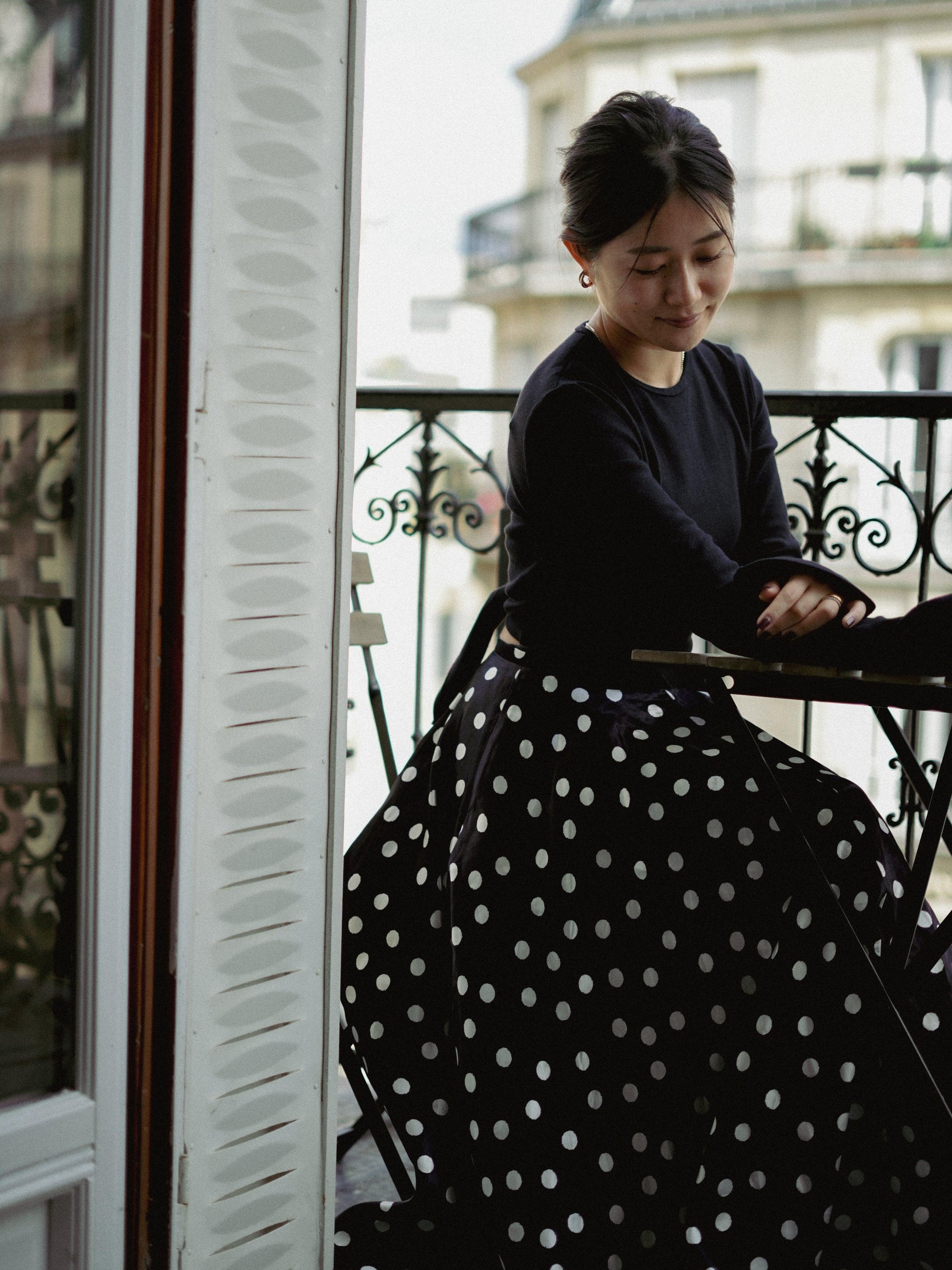 Haut court ouvert au dos Ondine ブラック  - aLORS online store