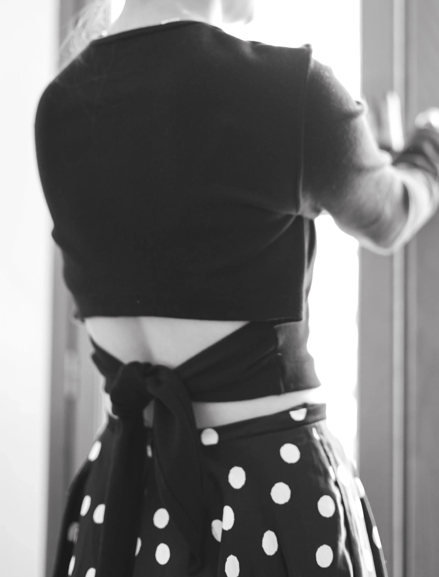 Haut court ouvert au dos Ondine ブラック  - aLORS online store