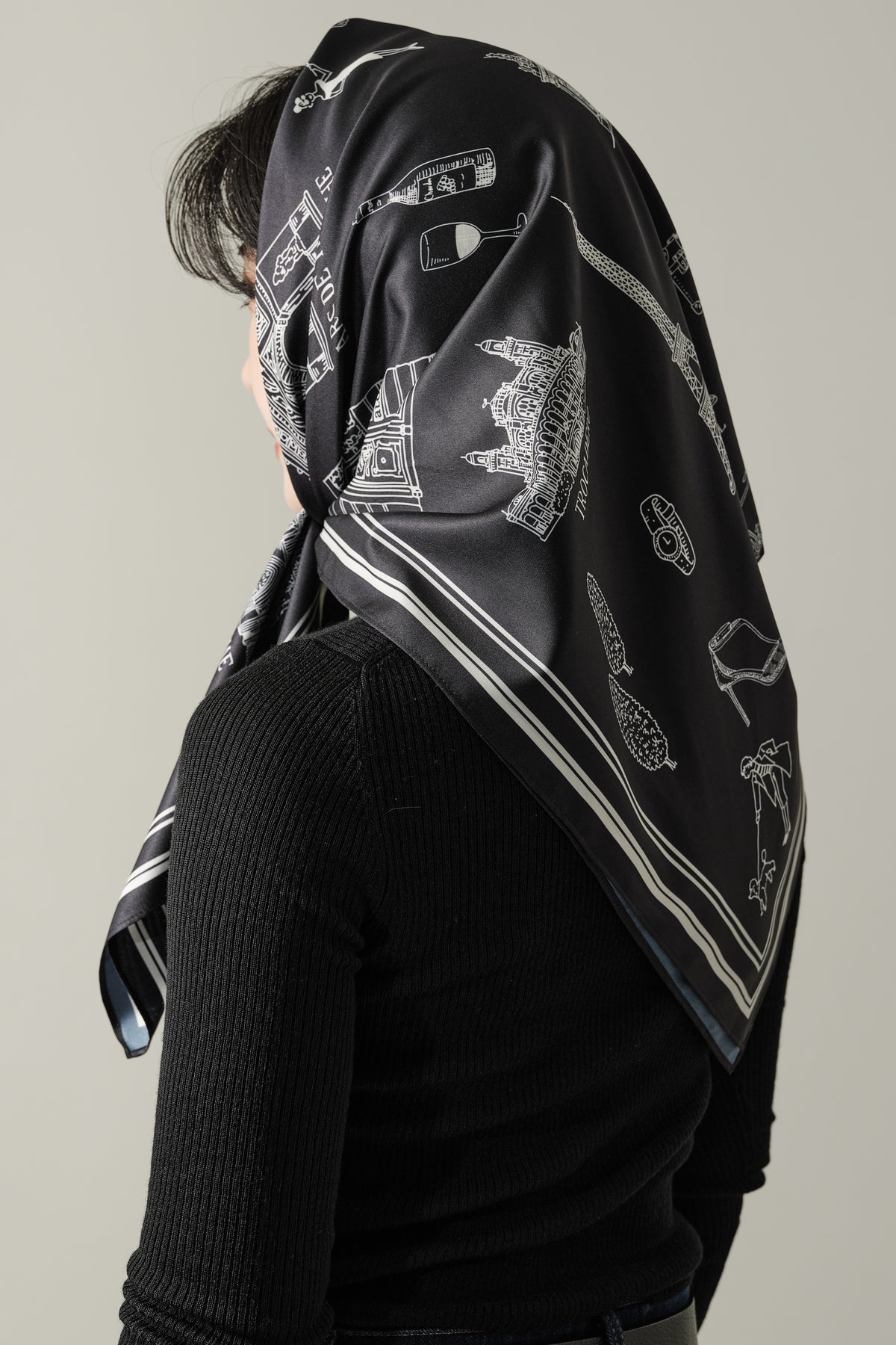 Foulard Ex-libris Paris x aLORS  - une collaboration d'exception  (Bleu marine foncé × Ivoire) 90x90cm