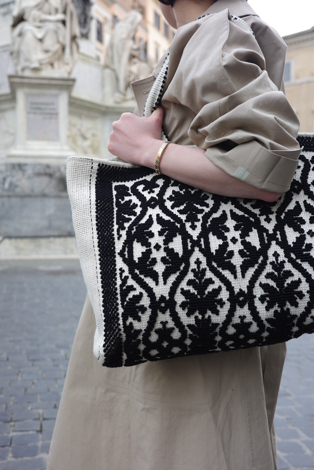 Tote Fiocco Leccese トートフィオッコレッチェーゼネロ・ディ・セピア