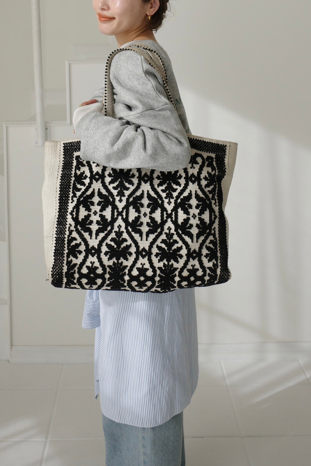 Tote Fiocco Leccese トートフィオッコレッチェーゼネロ・ディ・セピア(黒)