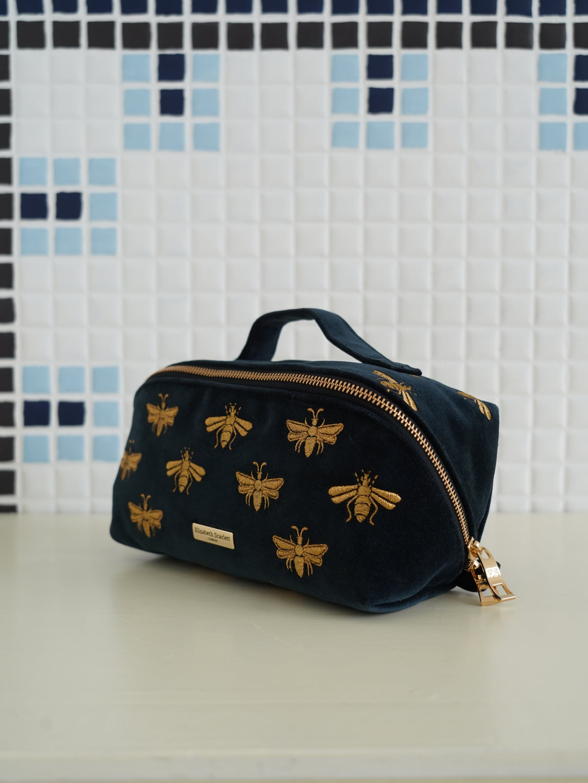 aLORS Select【Elizabeth Scarlett】Honey Bee Charcoal Velvet Open Flat Makeup Bag
