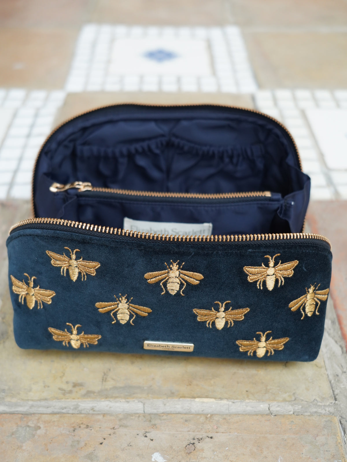 aLORS Select【Elizabeth Scarlett】Honey Bee Charcoal Velvet Open Flat Makeup Bag