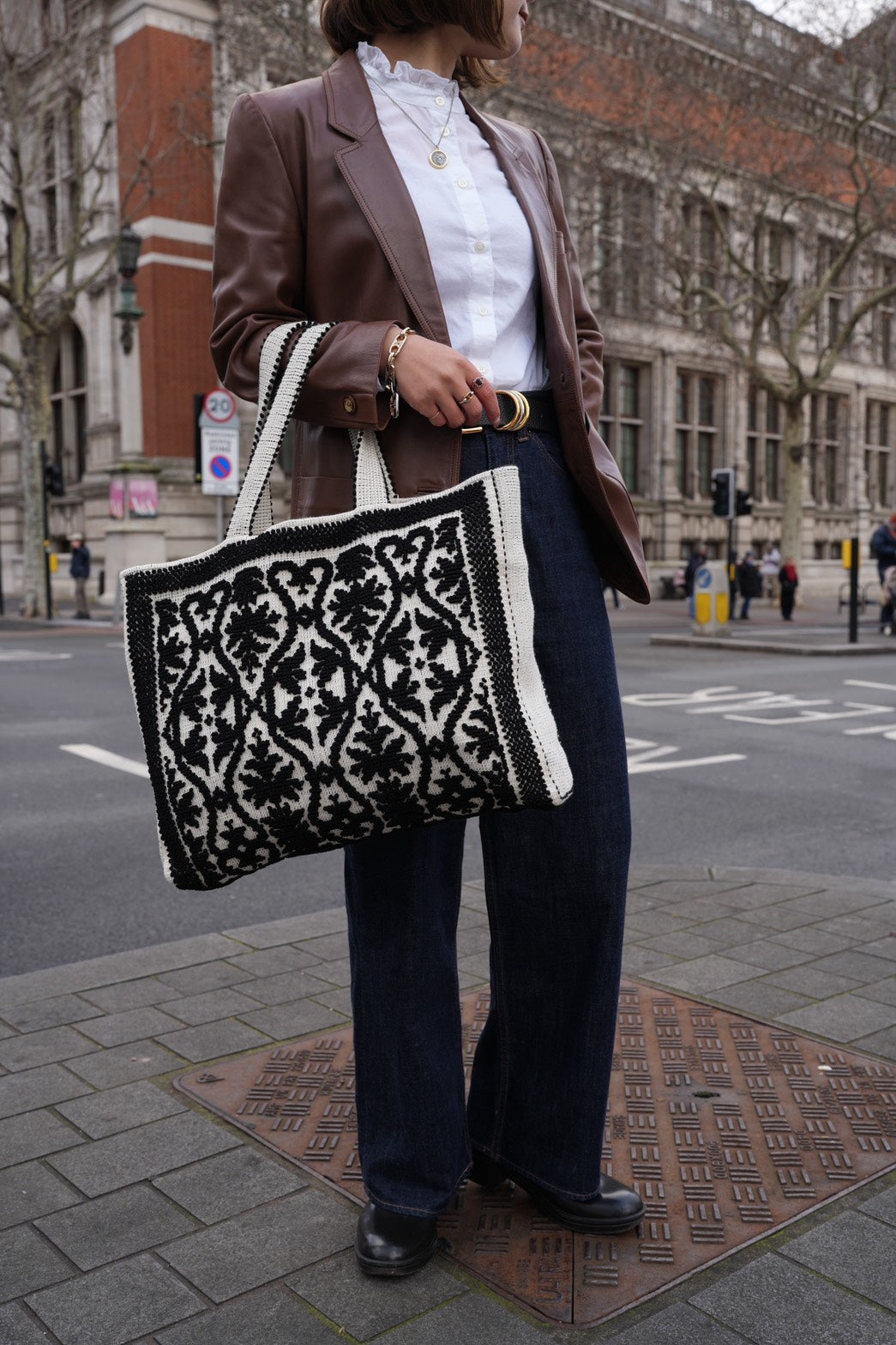 Tote Fiocco Leccese トートフィオッコレッチェーゼネロ・ディ・セピア(黒)