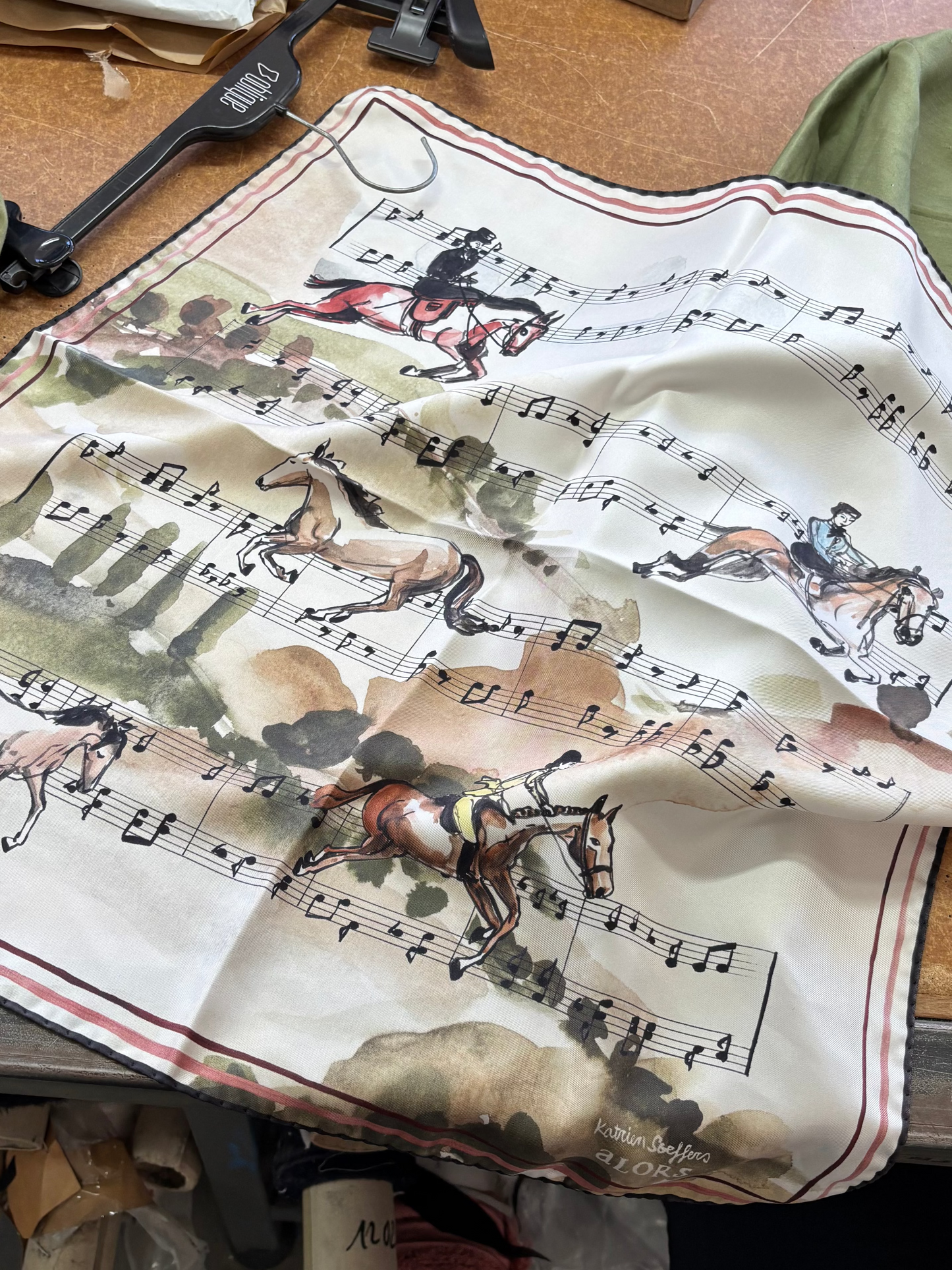 Carré Cavaliers par Katrien Soeffers Cavaliers  Multicolore マルチカラー