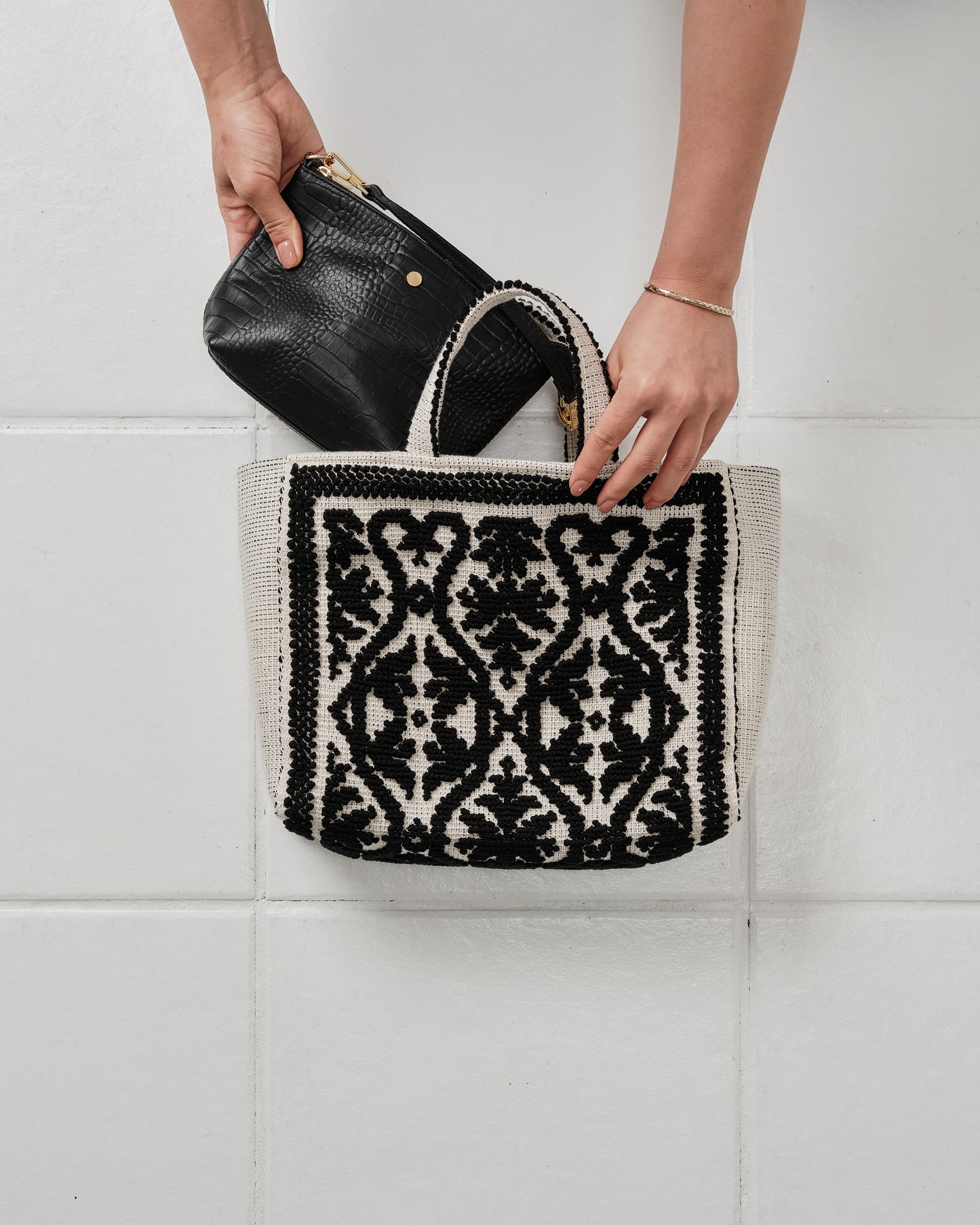 Tutto a Posto Pouch Black ミニバッグ/ポーチ