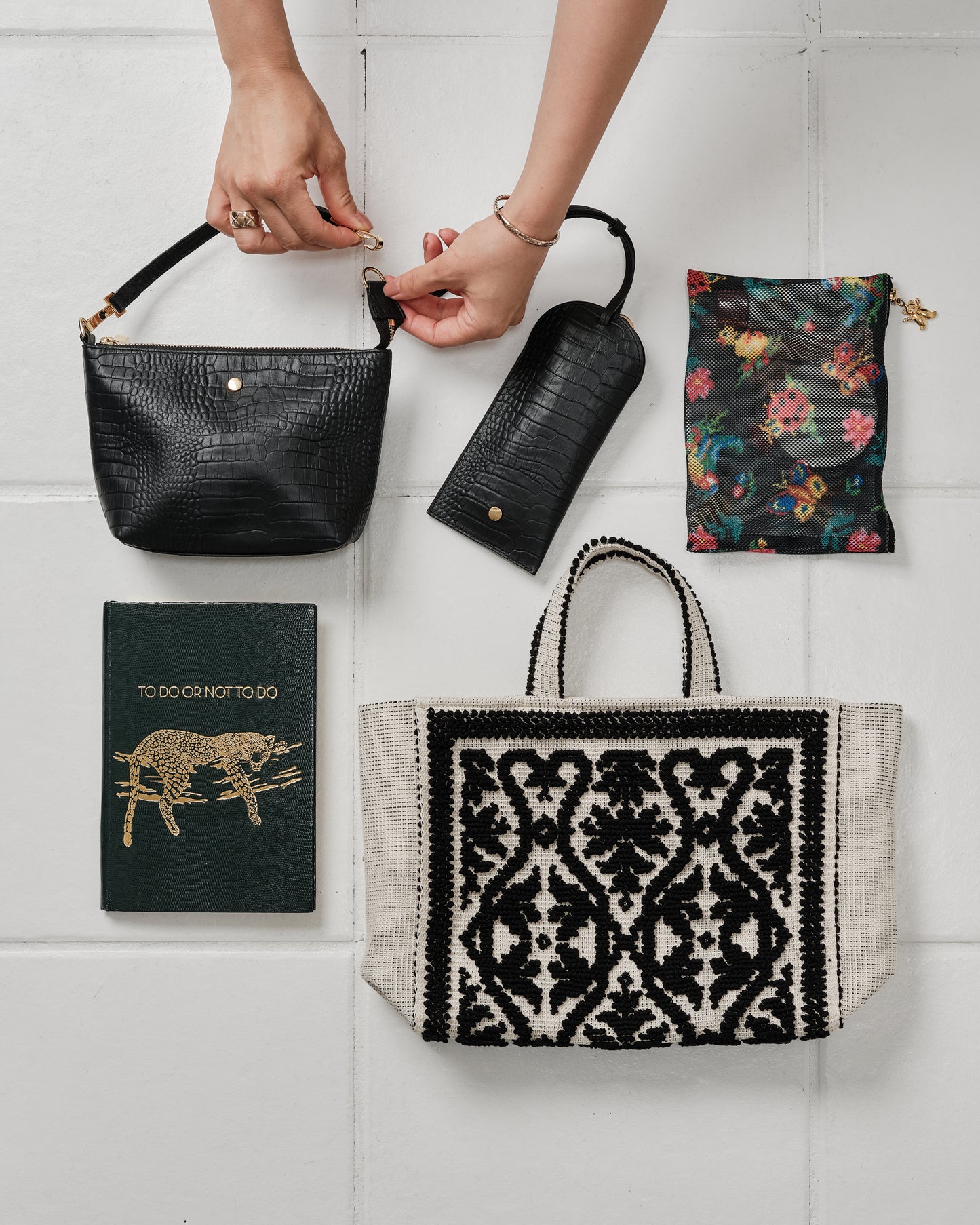 Tutto a Posto Pouch Black ミニバッグ/ポーチ