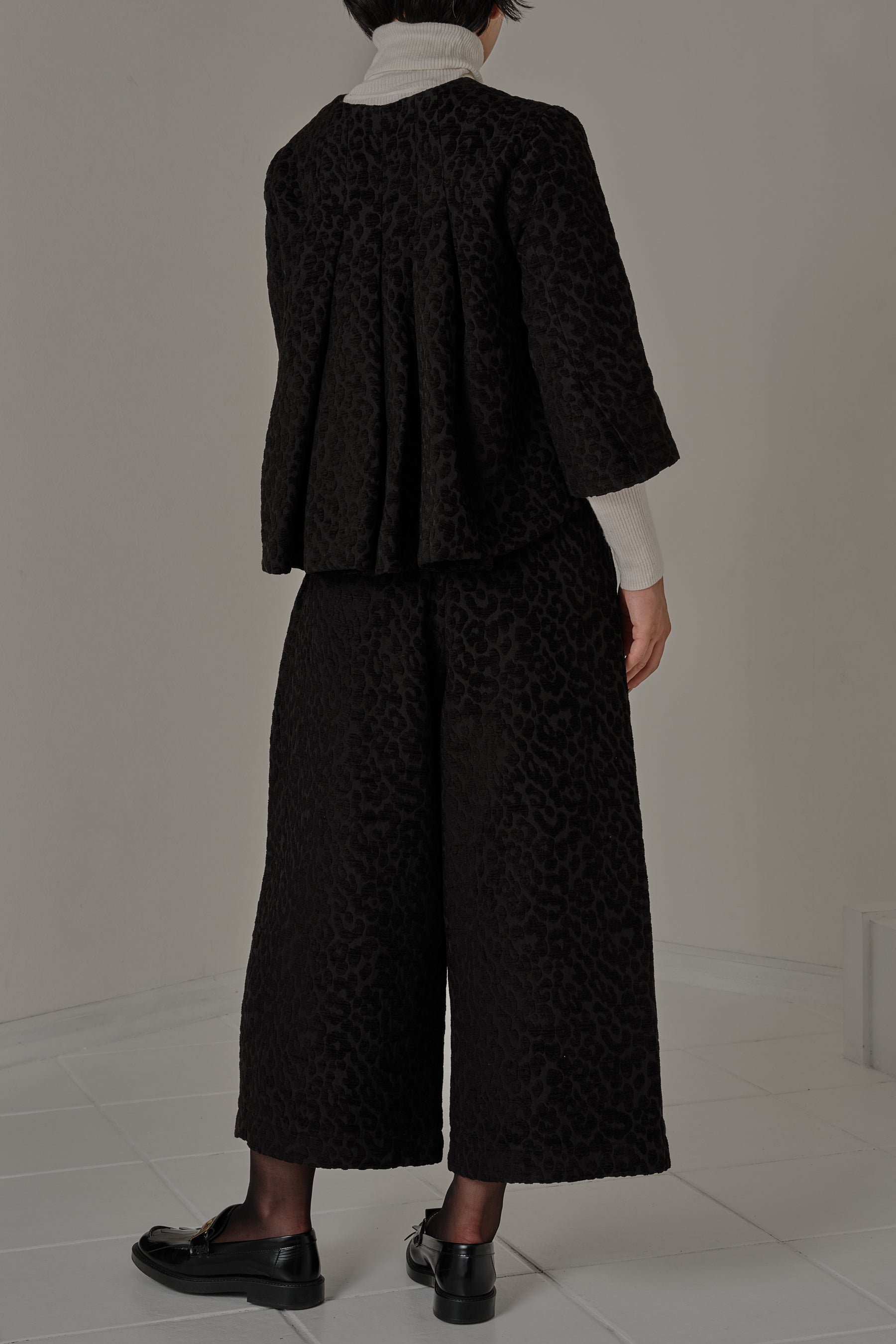 【極美品 現行】アローパリ PANTALON AMARI イタリア製 ジャガード Pantalon Amari パンツ – aLORS online store